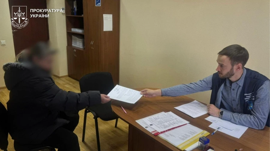 Киянці з Оболоні оголосили підозру за утримання вовка і лисиці в квартирі — лисиця загинула