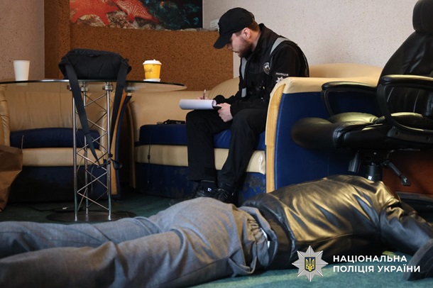 Еволюція шахрайства: у Дніпрі ліквідували синдикат, який виманював криптовалюту через сайти знайомств та дипфейки