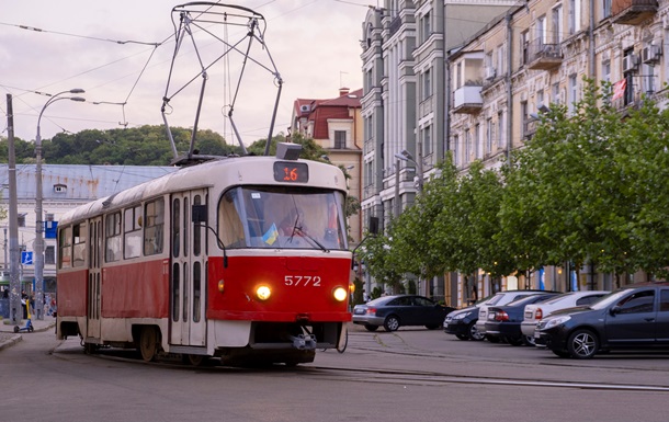 Київський міський транспорт, вагон метро та автобус