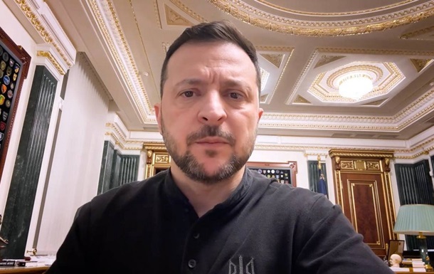 Президент України Володимир Зеленський під час наради з представниками уряду та парламенту