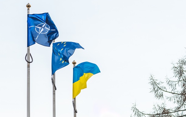 Генерал НАТО Алексус Гринкевич на засіданні у штаб-квартирі Альянсу