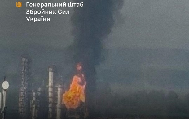 Пожежа на російському нафтопереробному заводі після атаки українських БПЛА