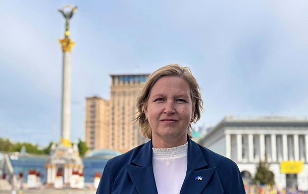 Карін Карлсбро відвідує металургійне підприємство Метинвест в Україні