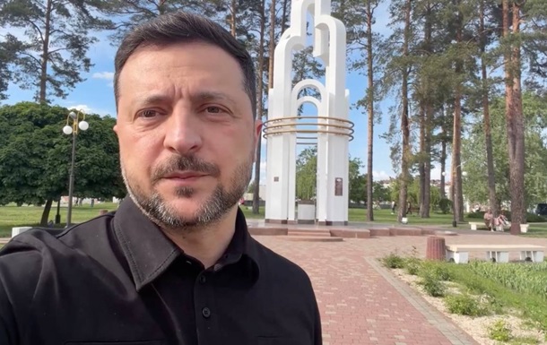 Володимир Зеленський під час запису вечірнього звернення