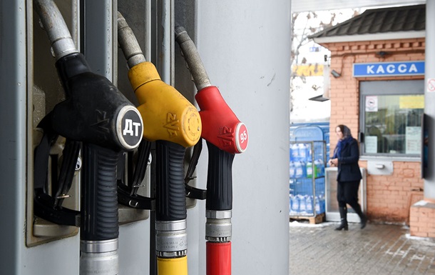 Російська автозаправна станція під час паливної кризи