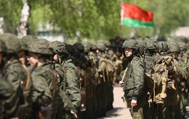 Російська військова техніка на території Білорусі
