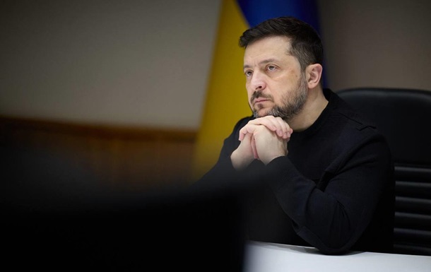 Палаючий російський НПЗ після атаки українських безпілотників