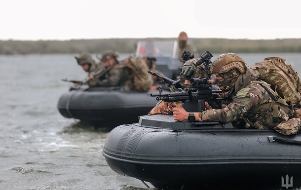Українські артилеристи ведуть вогонь по позиціях ворога