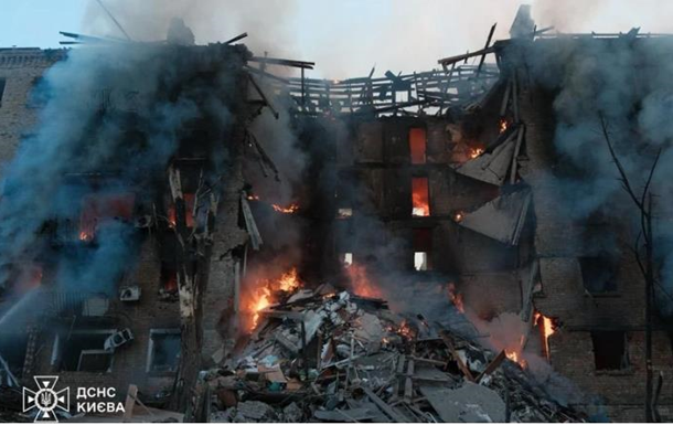 Наслідки нічної атаки РФ по житлових будинках у Києві