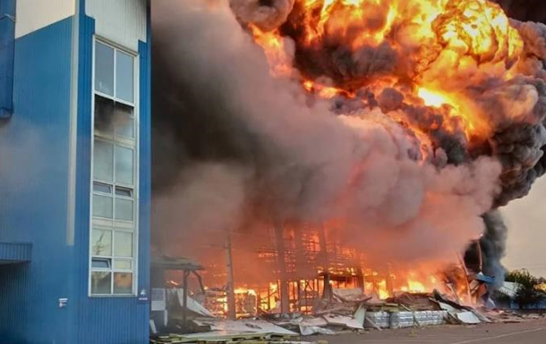 Наслідки нічного ракетного обстрілу житлових будинків на Київщині
