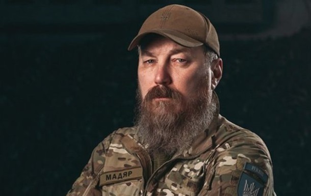 Військовий безпілотник ЗСУ готовий до запуску на фоні заходу сонця