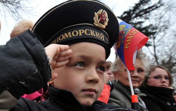 Українські діти на ТОТ під час примусової пропагандистської акції окупантів у Бердянську