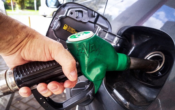 Паливна криза в Росії, заправка Роснефть з обмеженням лімітів палива через дефіцит бензину