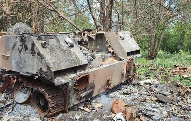 Знищена російська військова техніка та артилерійські системи на полі бою в Україні
