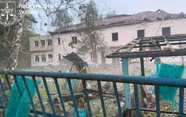 Наслідки російського обстрілу Чугуєва ракетами Торнадо-С