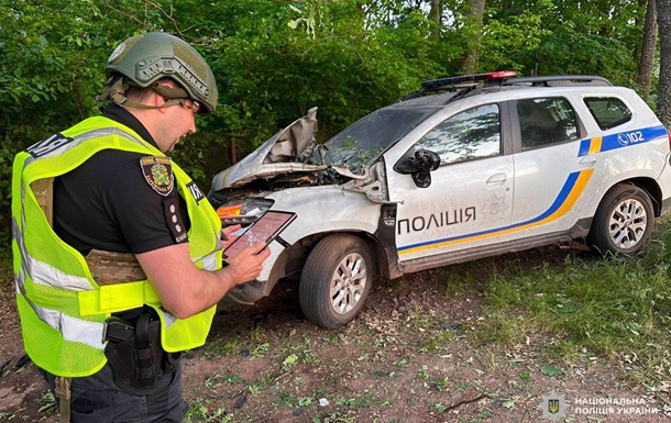 Службовий автомобіль поліції Харківської області, знищений внаслідок удару російського FPV-дрона