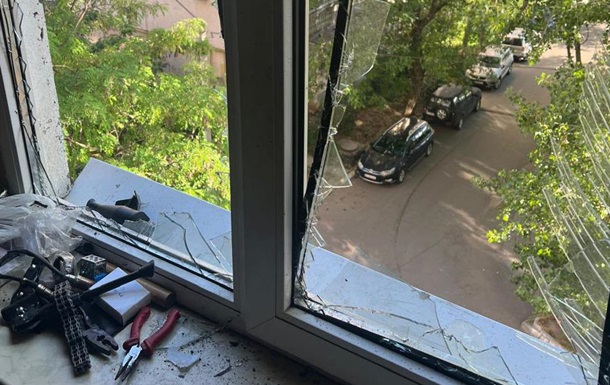 Наслідки вибуху гранати в квартирі Одеси поліція на місці події