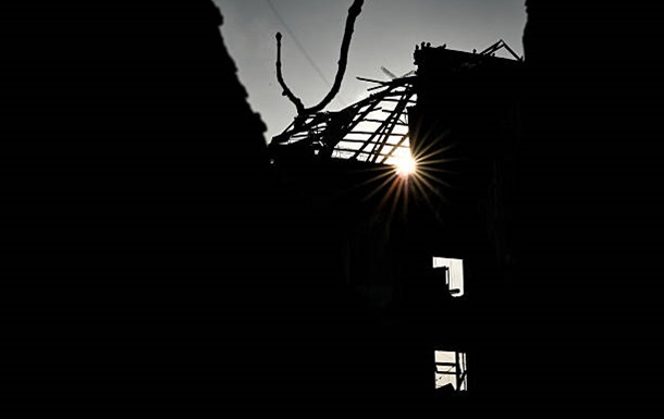 Наслідки удару російського дрону по житловому будинку в Одесі