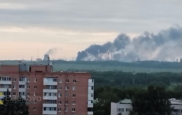 Наслідки успішних ударів Сил оборони України по російських нафтопереробних заводах та військових об'єктах тилу