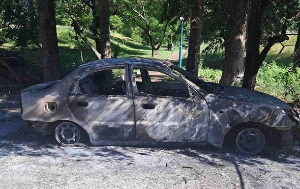 Зруйновані торговельні павільйони та магазини на ринку у Васильківці після обстрілу КАБами РФ