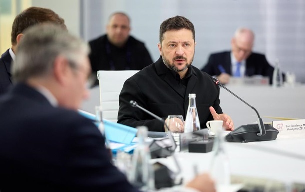 Володимир Зеленський під час інтерв'ю на саміті G7 у Франції говорить про переговори з Росією