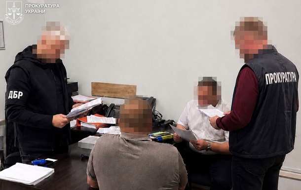 Слідчі ДБР проводять розслідування незаконної вирубки лісу