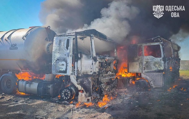 Наслідки російського удару по вантажній стоянці на Одещині
