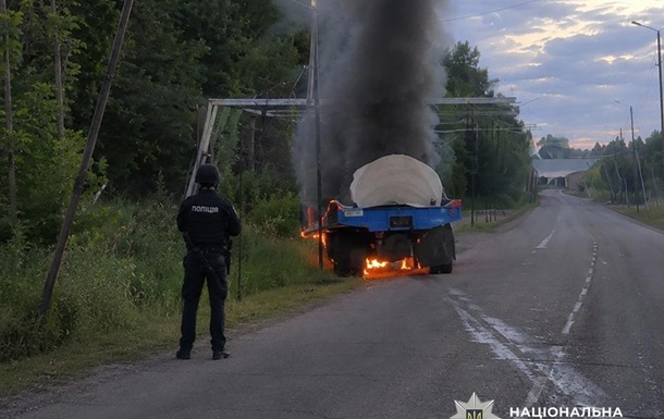 Поліцейські на місці удару РФ по житловому кварталу
