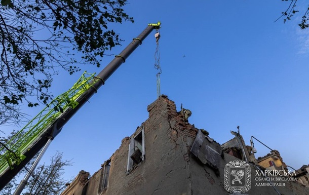 Наслідки російського авіаудару по житлових кварталах Харкова