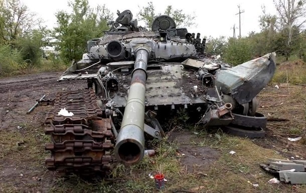 Знищена російська військова техніка на полі бою