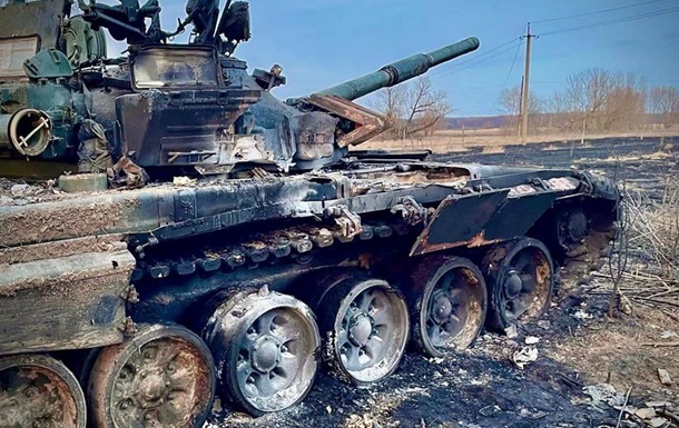 Українські військові оператори дронів готуються до бойового вильоту