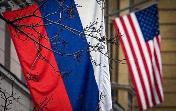 Міністерство фінансів США біля будівлі в центрі Вашингтона