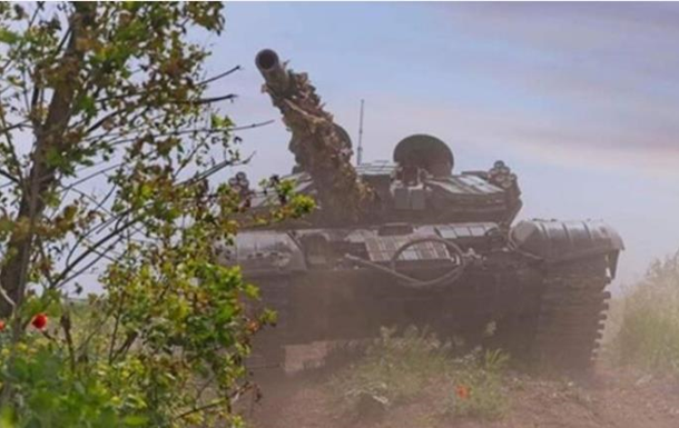 Українські артилеристи ведуть вогонь по позиціях окупантів