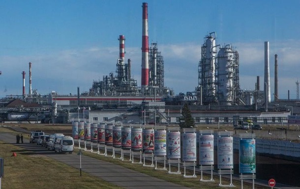 Пожежа на російському нафтопереробному заводі після атаки дронів