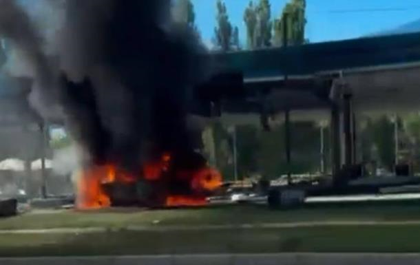 Наслідки російського удару по автозаправній станції у Сумах