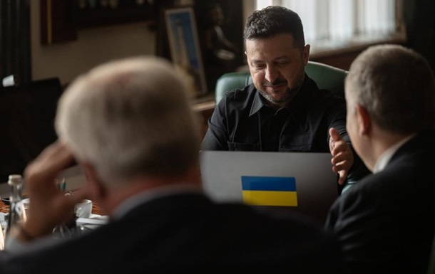 Володимир Зеленський та Едгарс Рінкевичс під час обговорення оборонної співпраці