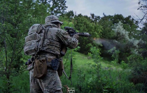 Українські артилеристи ведуть вогонь по позиціях ворога на Покровському напрямку