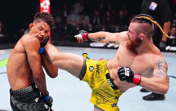 Данило Донченко святкує перемогу нокаутом на UFC Fight Night 280 у Баку