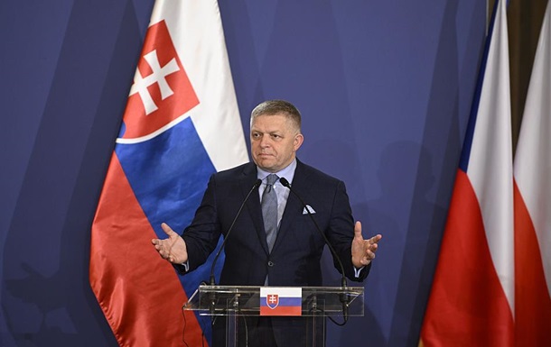 Роберт Фіцо виступає з трибуни
