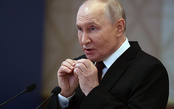 Паливна криза в Росії: пусті заправки та черги через дефіцит бензину