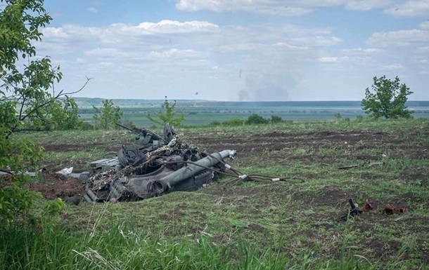 Знищена російська військова техніка на полі бою в Україні