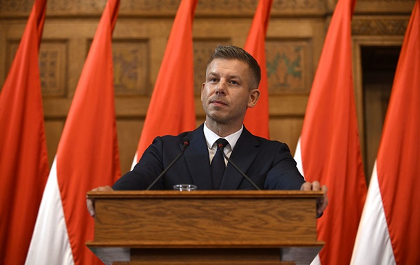 Прем'єр-міністр Угорщини Петер Мадяр під час парламентських дебатів