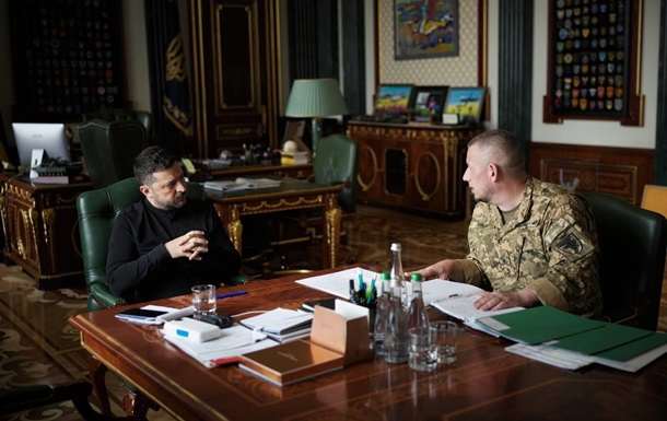 Президент Володимир Зеленський проводить нараду щодо забезпечення бригад ЗСУ