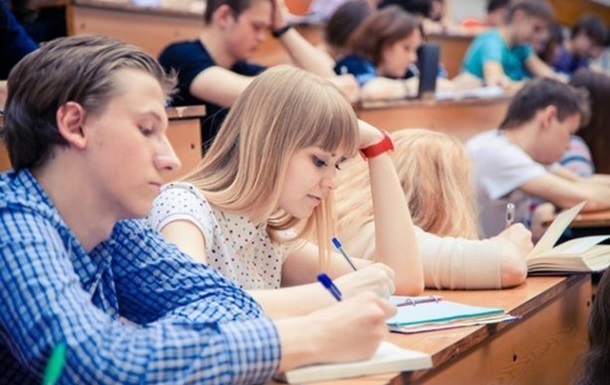 Студенти українського університету під час навчання