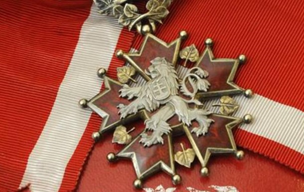 Володимир Зеленський та орден Білого Лева на тлі чеського прапора