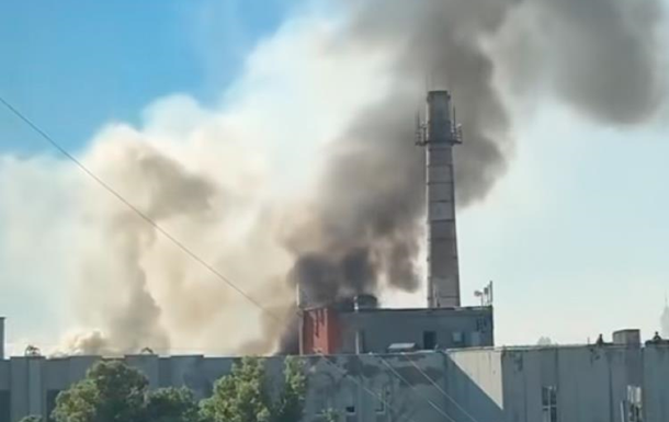 Українські далекобійні дрони успішно вразили НПЗ в Уфі