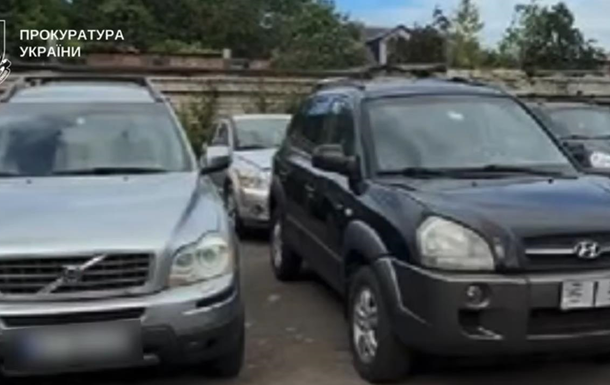 Слідчі дії щодо перевірки документів на гуманітарні автомобілі у Києві