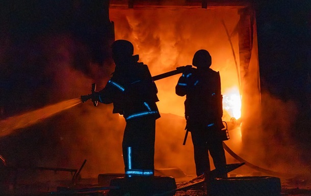 Наслідки російського обстрілу приватного сектору у Харкові