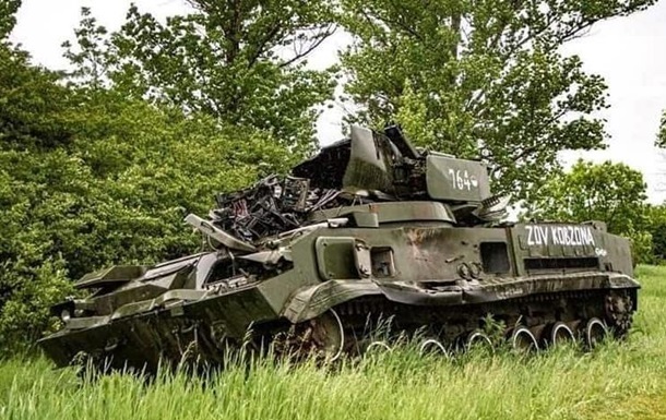 Знищена російська військова техніка на полі бою в Україні