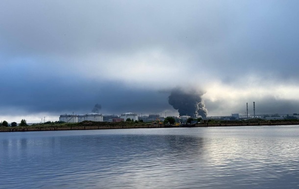 Пожежа на нафтовому терміналі в Санкт-Петербурзі після атаки БПЛА